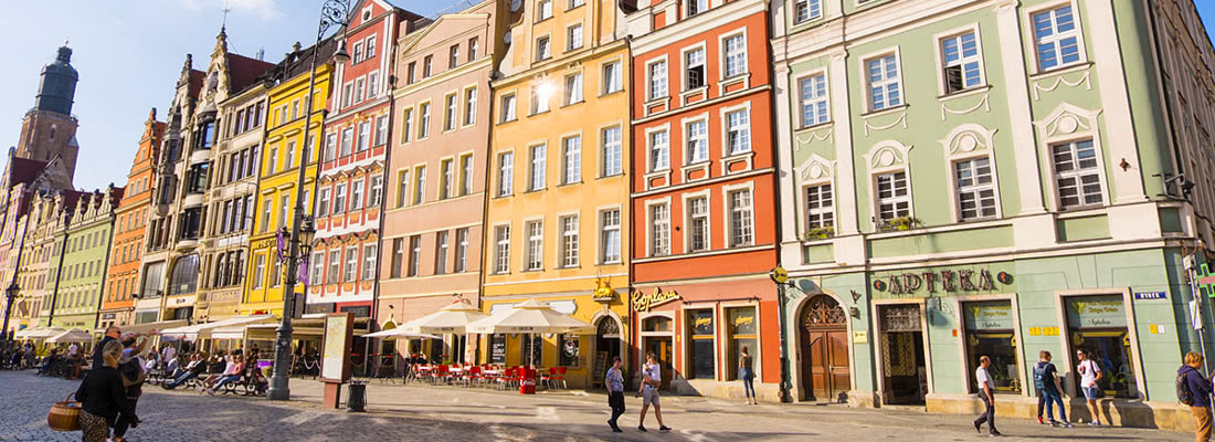 Puolan kaupungit, hotellit, valuutta, ruoat, matkat ja liikkuminen